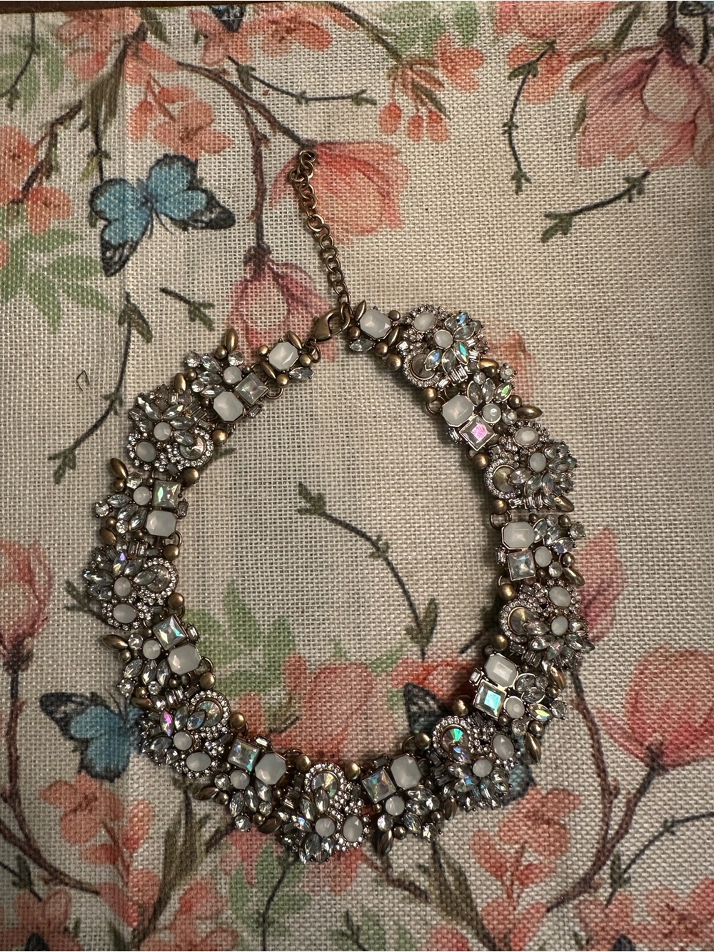 Statement Rhinestone Vintage Inspired Collar Necklace - White & Gold 16” + 3” - Picture 5 of 6